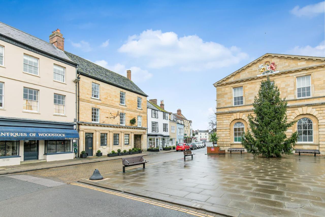 Oxfordshire Living - The Spencer Apartment - Woodstock Eksteriør bilde